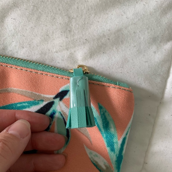 Clutch - Picture 3 of 4